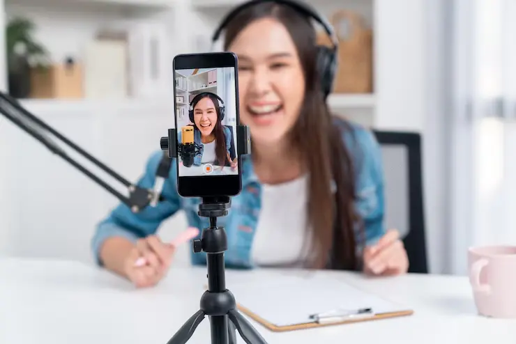 Kegiatan Menyiarkan Video Atau Live Streaming Meraih Cuan