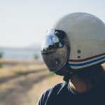 Bagian Pelindung Kepala Saat Berkendara Yaitu Helm