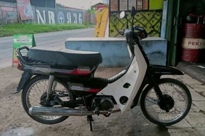 Sebuah Kendaraan Jadul Atau Motor Kuno Masih Ada Saat Ini