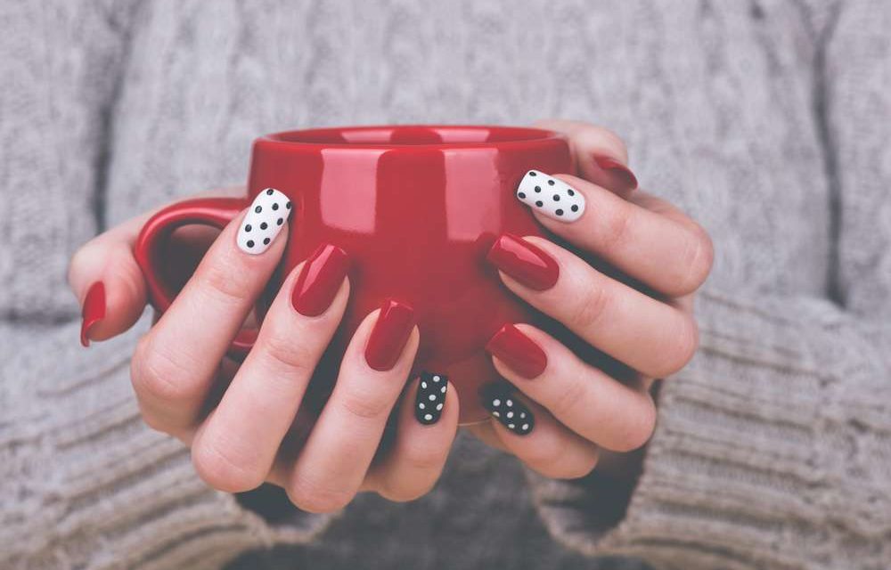 Produk Kosmetik Kutek Untuk Mewarnai Dan Menghias Kuku