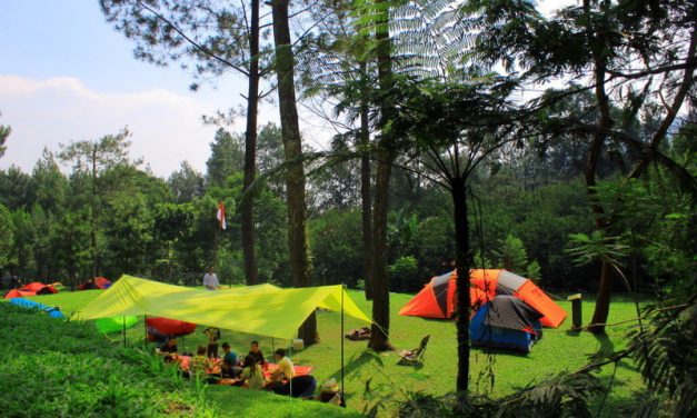 Kegiatan Alam Terbuka Melakukan Kemah Atau Kemping