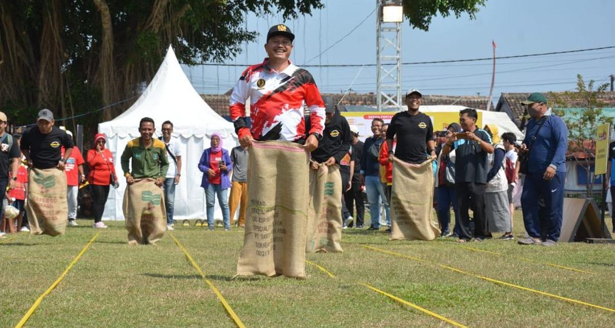 Kegiatan Tradisional Balapan Karung Menjadi Momen Seru