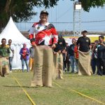 Kegiatan Tradisional Balapan Karung Menjadi Momen Seru