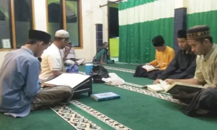 Aktivitas Tadarus Dalam Agama Islam Membaca Alquran