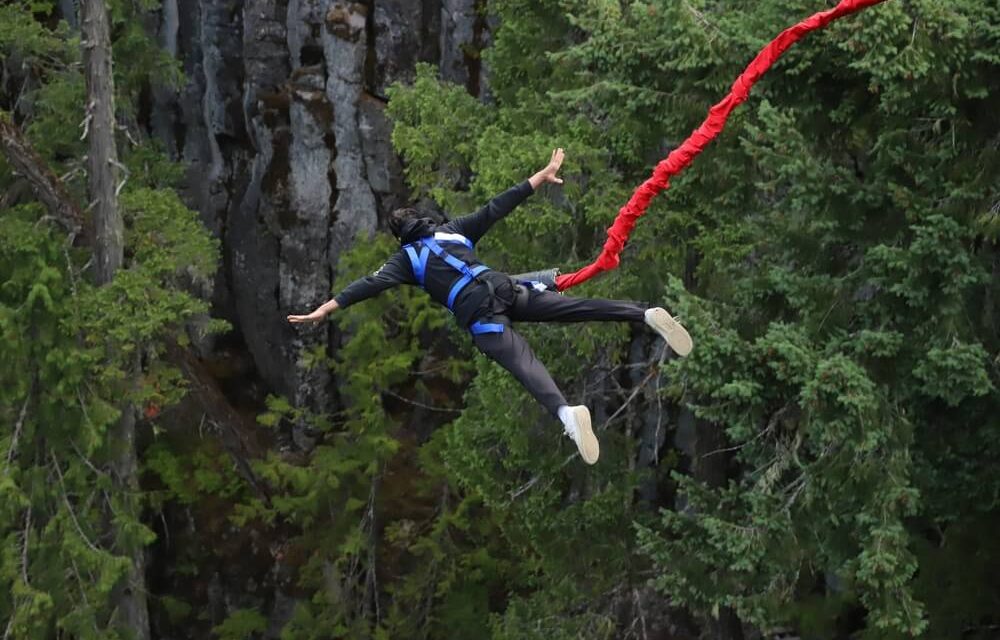 Olahraga Lompat Ekstrem Bungee Jumping Penuh Adrenalin