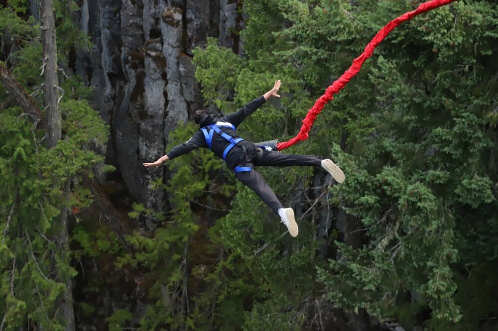 Olahraga Lompat Ekstrem Bungee Jumping Penuh Adrenalin