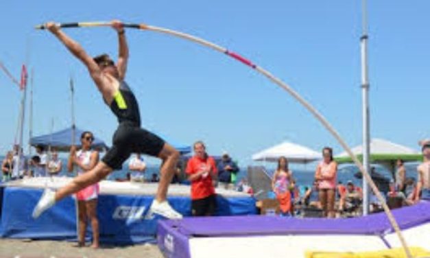 Olahraga Atletik Cabang Lompat Galah Di Perlombaan