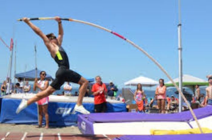 Olahraga Atletik Cabang Lompat Galah Di Perlombaan