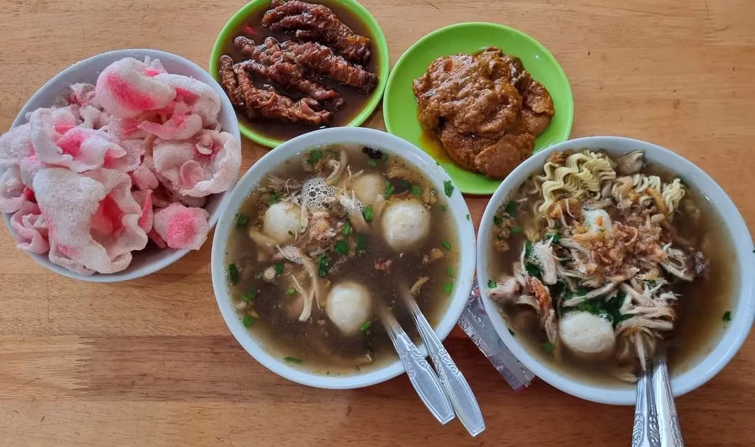 Makanan Berkuah Sop Atau Mie Dari Indonesia