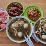 Makanan Berkuah Sop Atau Mie Dari Indonesia