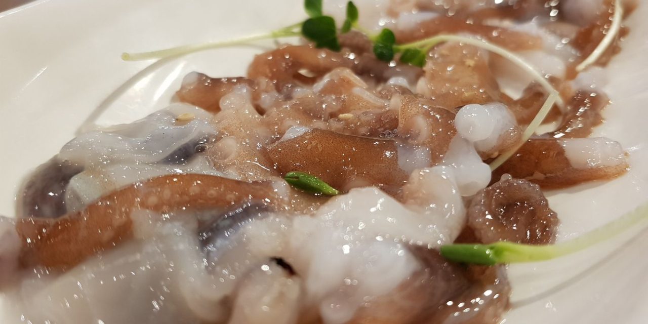 Makanan Hidup Sannakji Dengan Beberapa Bumbu