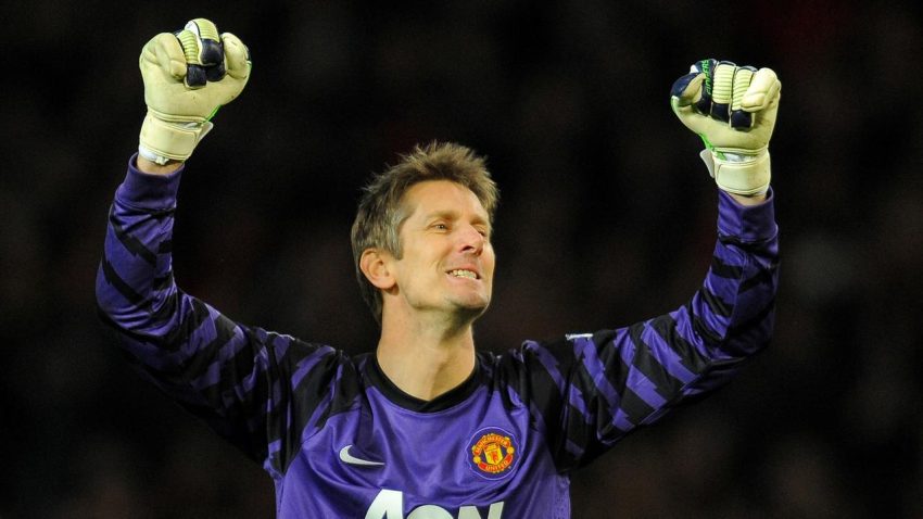 Kiper Asal Belanda Van Der Sar Mantan Manchester United