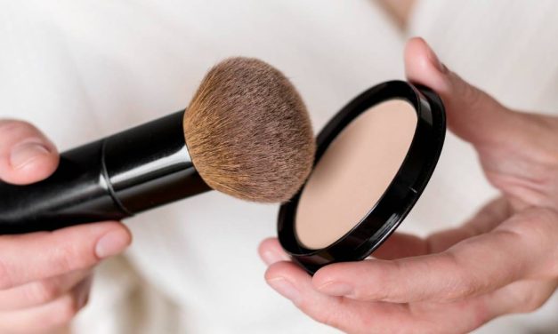 Kosmetik Bedak Untuk Para Perempuan Memperhalus Kulit