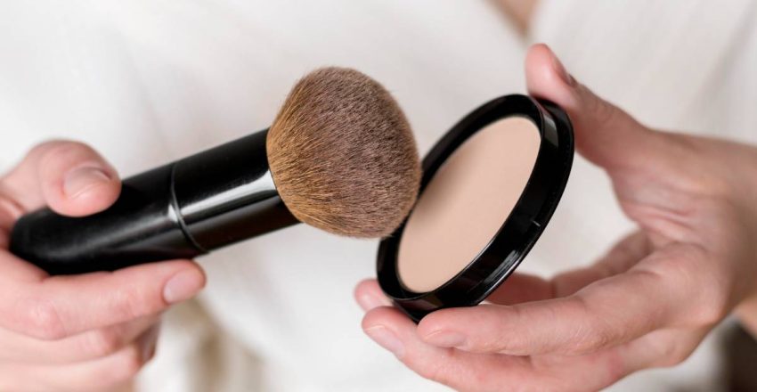 Kosmetik Bedak Untuk Para Perempuan Memperhalus Kulit