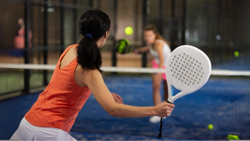 Olahraga Lapangan Tenis Seperti Badminton Beda Bola
