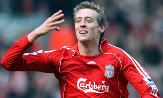 Fisik Tinggi Peter Crouch Menjadi Andalan Permainan