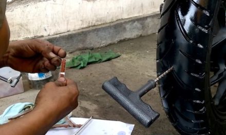 Penutup Ban Bocor Melalui Cairan Khusus Tubeless