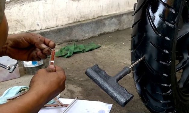 Penutup Ban Bocor Melalui Cairan Khusus Tubeless