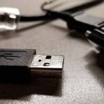 Penghubung Perangkat Elektronik Melalui Sebuah Kabel USB