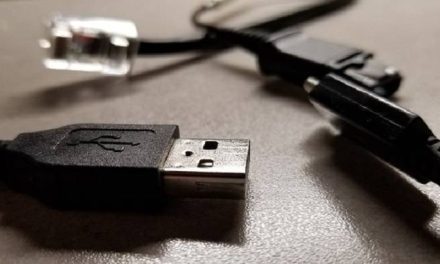 Penghubung Perangkat Elektronik Melalui Sebuah Kabel USB