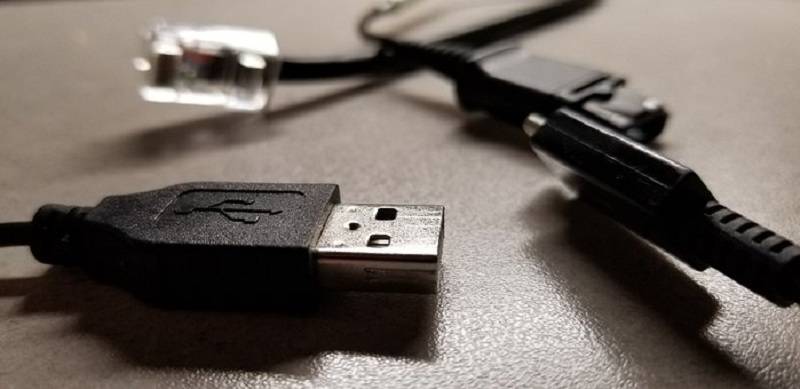 Penghubung Perangkat Elektronik Melalui Sebuah Kabel USB