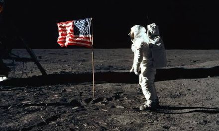 Seorang Peneliti Astronot Dengan Berbagai Tujuan Di Sana