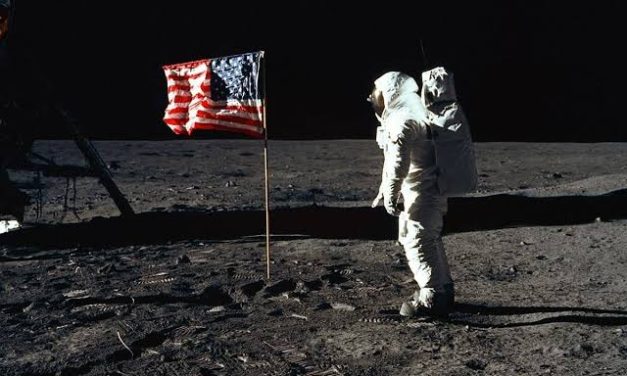 Seorang Peneliti Astronot Dengan Berbagai Tujuan Di Sana