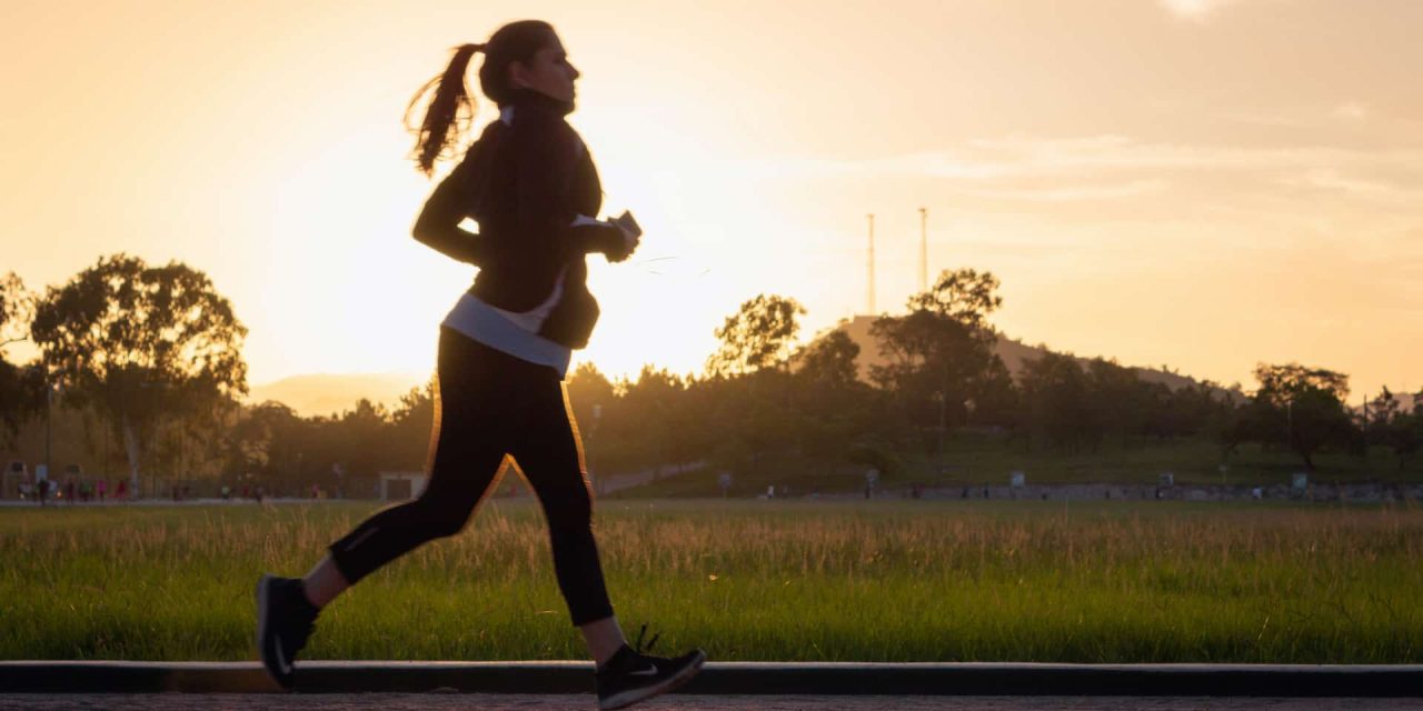 Olahraga Lari Jogging Dengan Gerakan Santai
