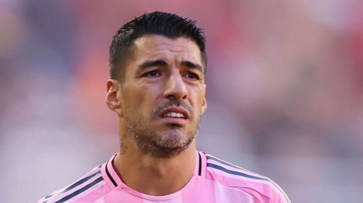Pemain Uruguay Suarez Dengan Beberapa Konflik Di Lapangan