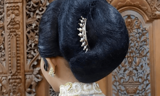 Penataan Gaya Sanggul Sebuah Rambut Palsu
