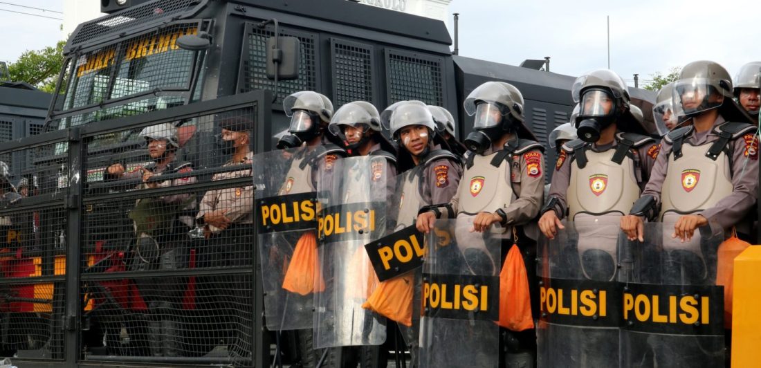 Seorang Aparat Negara Dengan Profesi Polisi