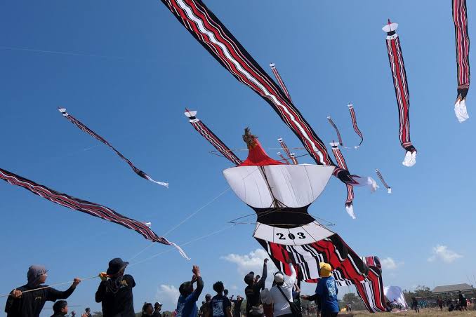 Trend Bermain Layangan Merupakan Kegiatan Tradisional