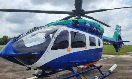 Kendaraan Terbang Helikopter Secara Vertikal Ke Atas