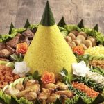 Hidangan Tradisional Nasi Tumpeng Untuk Acara