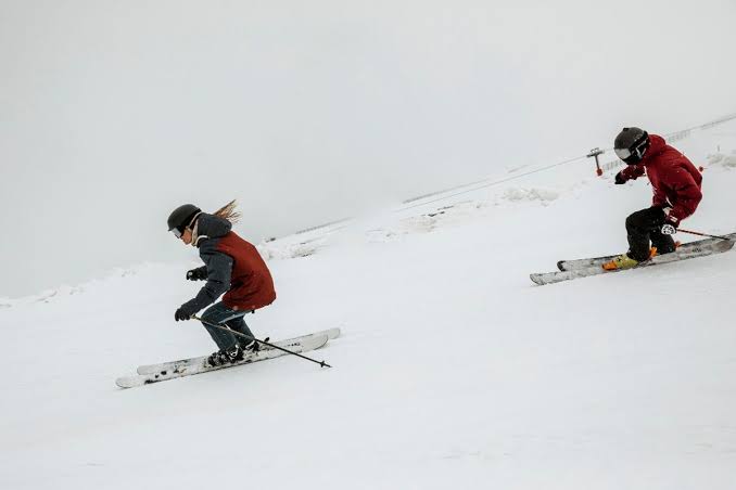 Olahraga Rekreasi Ski Di Musim Salju