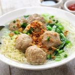 Makanan Bulat Bakso Dengan Beberapa Toppingnya