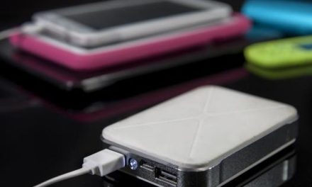 Pengisian Daya Baterai Dengan Perangkat Powerbank
