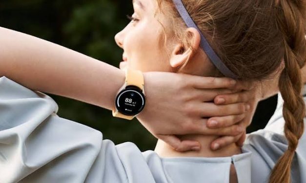 Perangkat Elektronik Smartwatch Dengan Berbagai Fungsi Utama