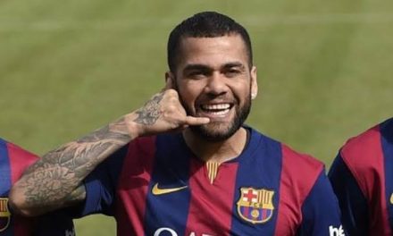 Pemain Brasil Dani Alves Dengan Skill Permainan