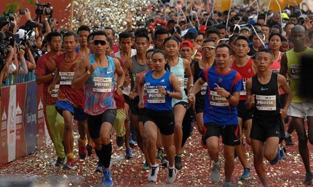 Sebuah Kegiatan Lari Maraton Dengan Jarak Yang Jauh