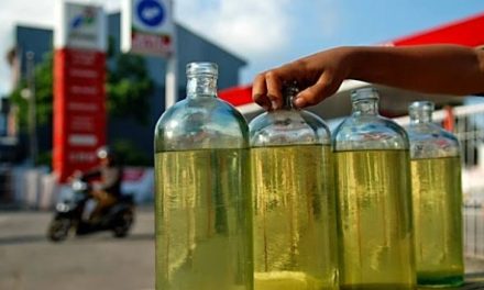 Suatu Cairan Bensin Dengan Penggunaan Kendaraan Bermotor