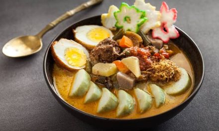 Makanan Unik Lontong Berbahan Dasar Beras