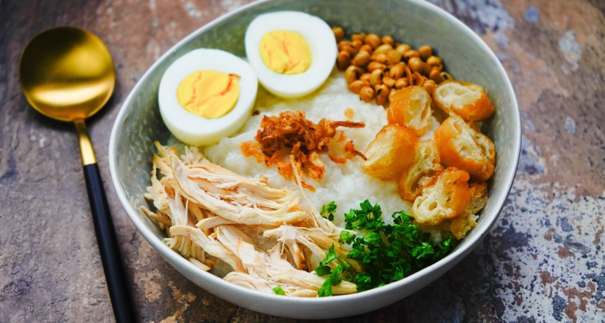 Makanan Lembut Bubur Dengan Berbagai Topping