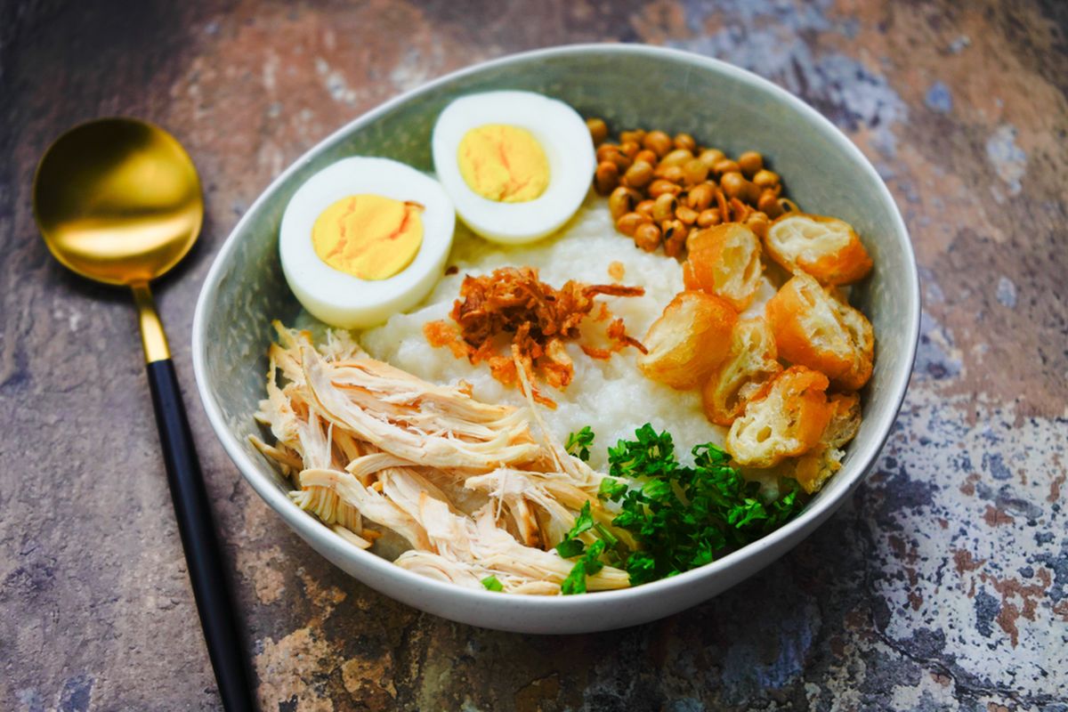 Makanan Lembut Bubur Dengan Berbagai Topping